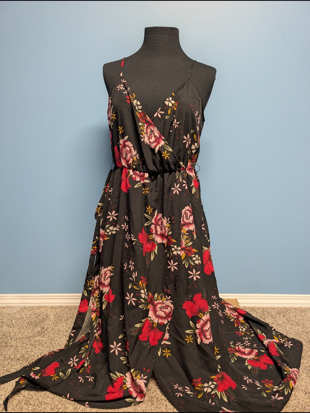 💚 SHEIN Black Maxi Dress with Red & Pink Floral Print